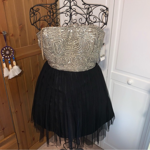 Aiden Mattox Dresses & Skirts - AIDEN MATTOX Black and Gold Beaded Cocktail Dress